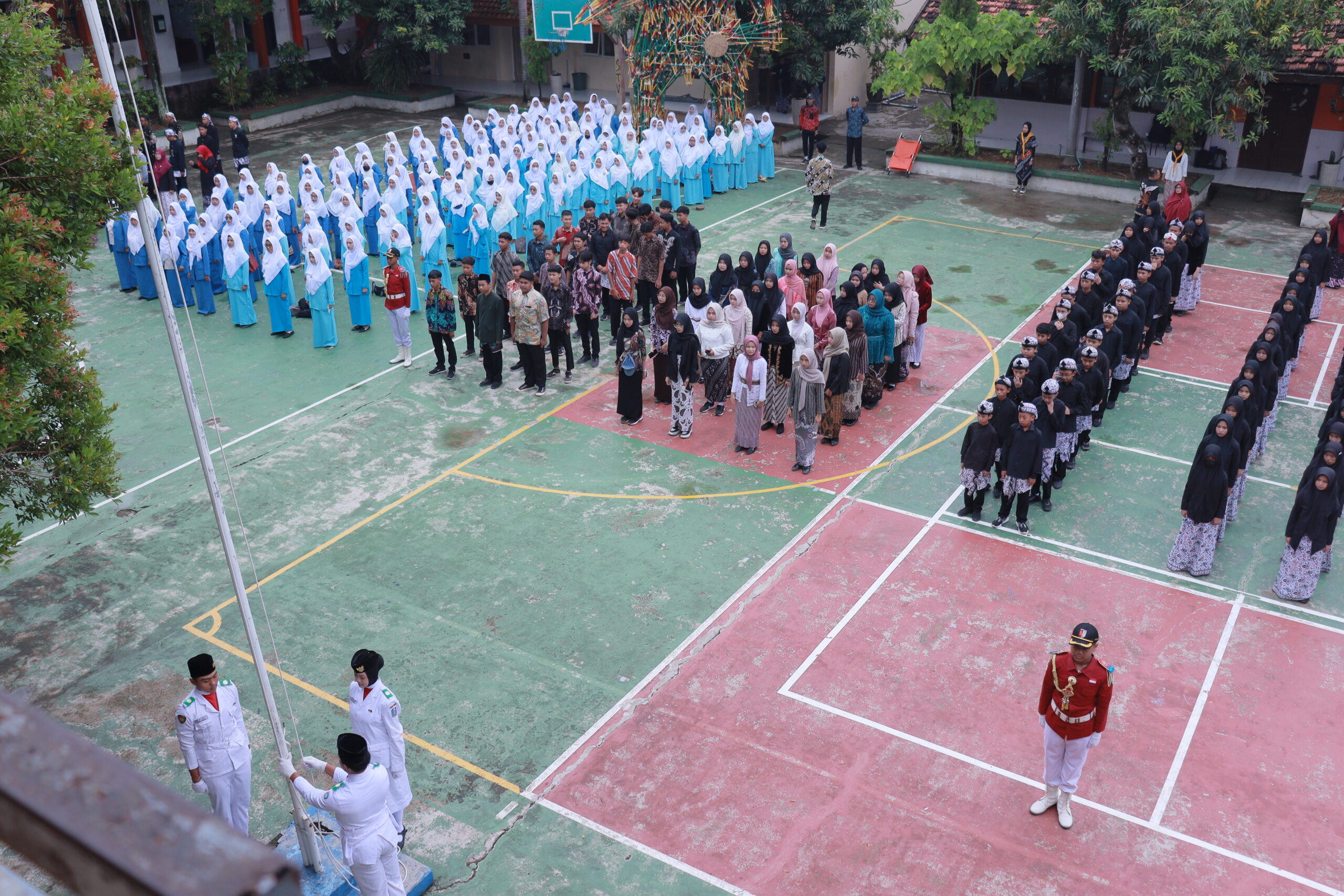 Peringatan Hardiknas 2025 di SMA Negeri 1 Babat: Meneguhkan Semangat Pendidikan untuk Generasi Emas